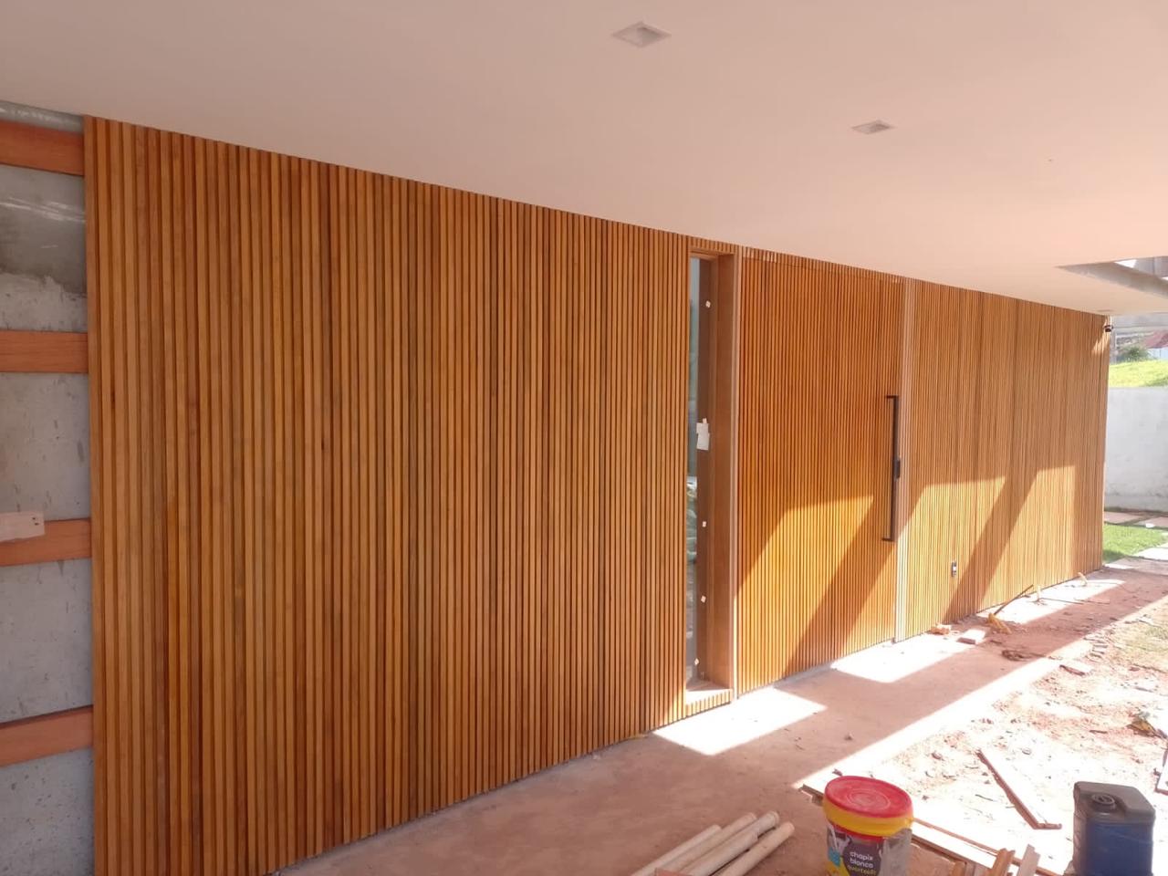 Porta e Painel Ripado de Tauri
